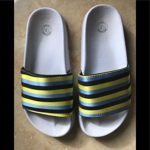 UO flip flops